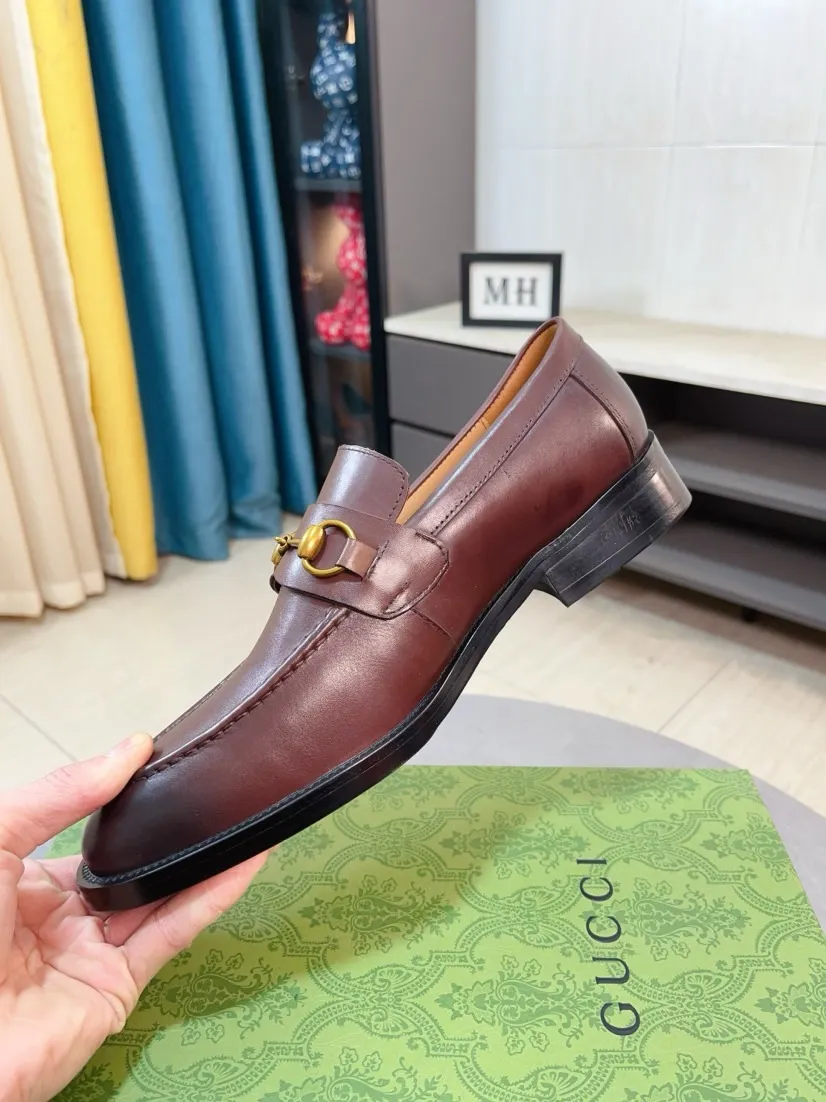 Factory price 500🌹🌹 [GUCCI Gucci] A new style of formal men's leather shoes is coming~ The original quality upper is made of cowhide imported from Italy + soft and delicate leather, comfortable and soft first-layer cowhide lining, rubber wear-resistant outsole, the shoe shape is dignified and domineering, and the luxury charm cannot be concealed! The natural and free nouveau riche leads the trend. Code number: 38-44